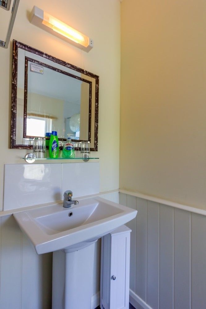 The Highdown Inn Totland Екстериор снимка