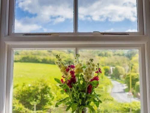 The Highdown Inn Totland Екстериор снимка
